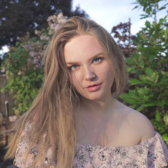 Meet your Posher, Brittney - Picture 1 of 1